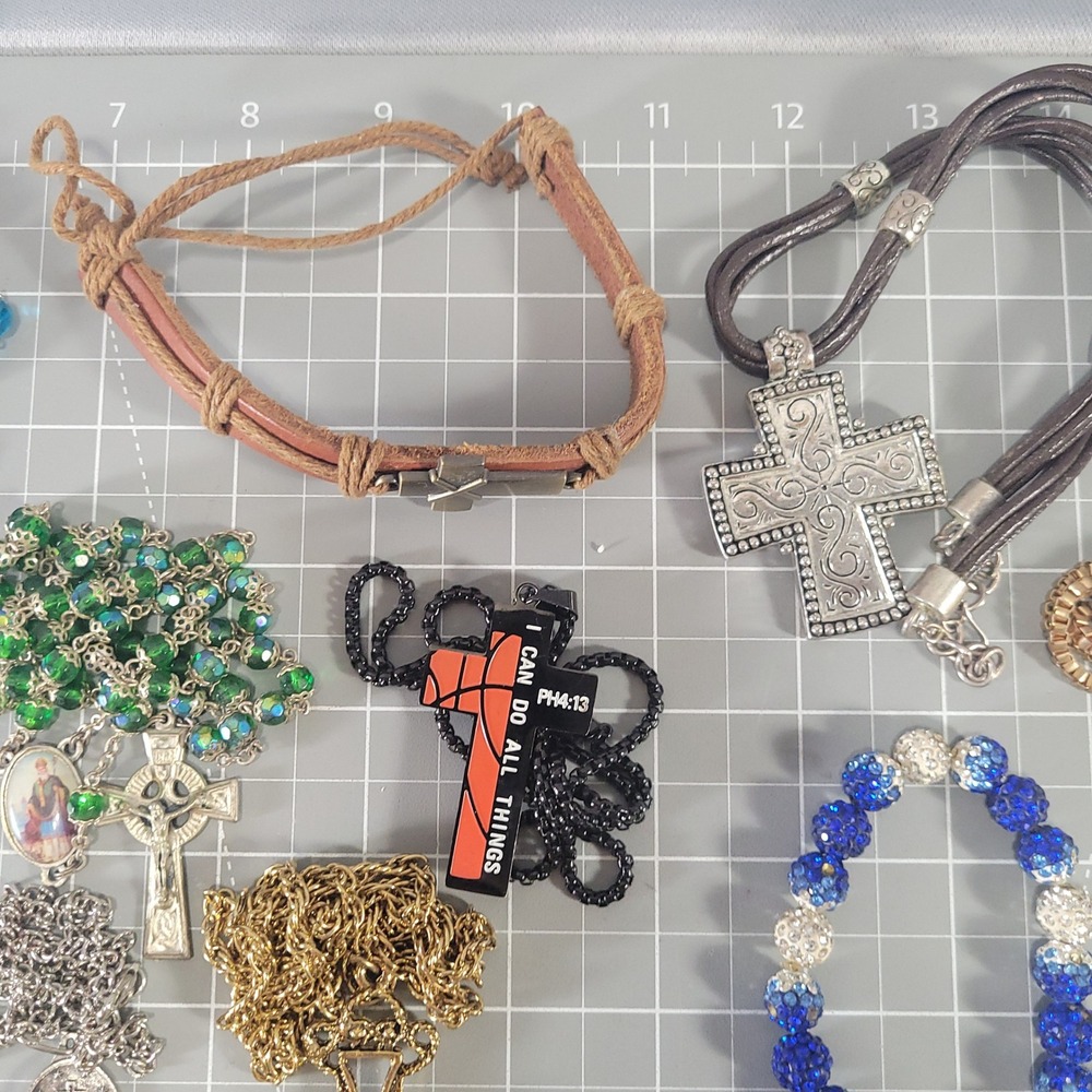 Religious Jewelry Lot 20+ Cross Necklaces Bracelets Rosaries Catholic Christian - Picture 10 of 11